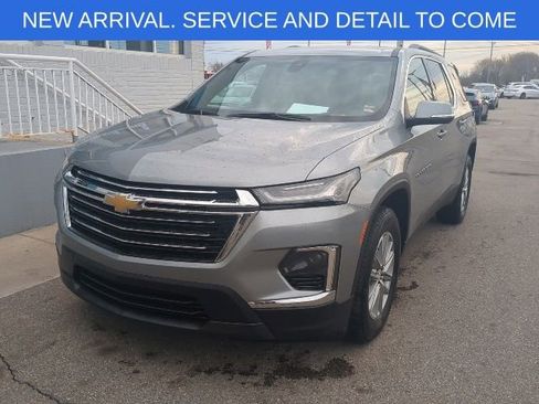 Used 2023 Chevrolet Traverse LT image 1