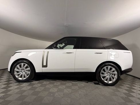 Used 2025 Land Rover Range Rover SE AWD/4WD image 3