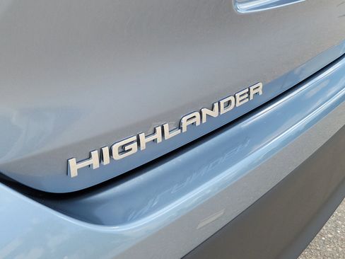 Used 2023 Toyota Highlander XLE FWD image 13