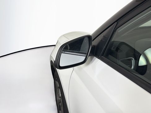 Used 2025 Hyundai Venue SEL FWD image 16