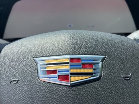 Used 2025 Cadillac XT4 Premium Luxury FWD image 39