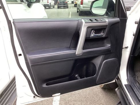 Used 2022 Toyota 4Runner SR5 Premium image 9