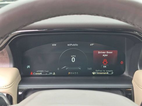 Used 2022 Lincoln Nautilus Reserve AWD/4WD image 18
