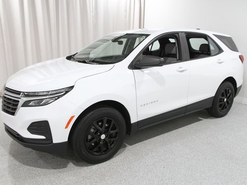 Certified 2022 Chevrolet Equinox LS image 3