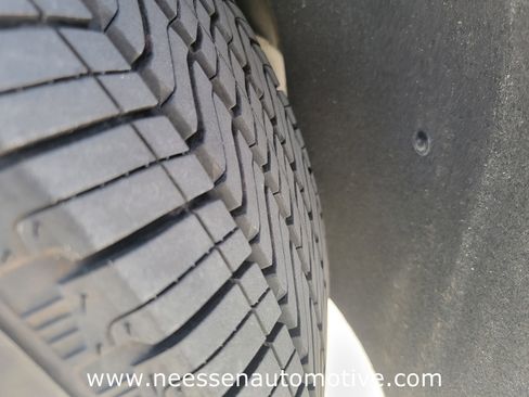 Used 2025 GMC Yukon Denali w/ Sun & Power Step Package image 35