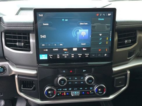 Used 2023 Ford Expedition XLT image 28