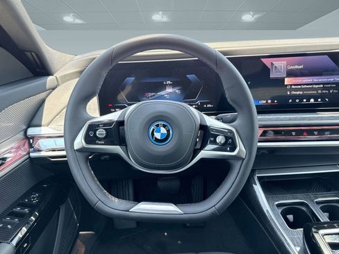 Used 2025 BMW i7 eDrive50 w/ Premium Package image 15