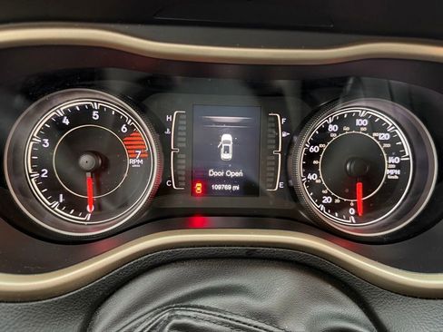 Used 2018 Jeep Cherokee Latitude w/ Altitude Package AWD/4WD image 23