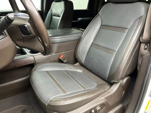 Used 2023 GMC Sierra 3500 Denali w/ Denali Ultimate Package AWD/4WD image 15