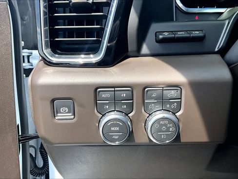Used 2026 GMC Sierra 1500 Denali AWD/4WD image 36