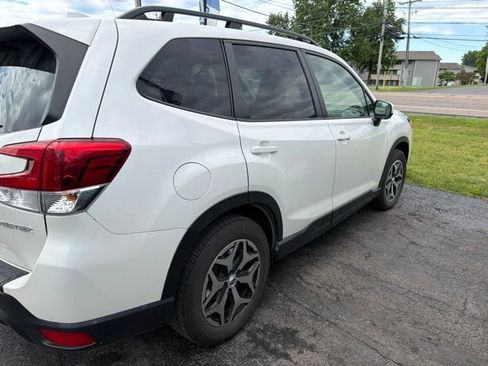 Used 2022 Subaru Forester Premium AWD/4WD image 7