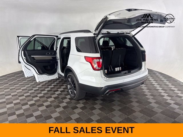 Used 2017 Ford Explorer XLT w/ Equipment Group 202A AWD/4WD image 23