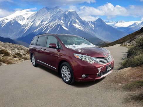 Used 2017 Toyota Sienna Limited image 7