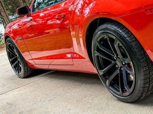 Used 2013 Chevrolet Camaro SS w/ SS Performance Package RWD image 22
