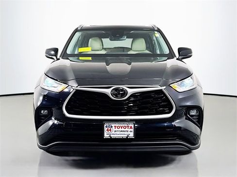 Used 2021 Toyota Highlander XLE image 11