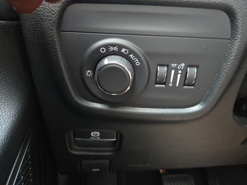 Used 2025 Jeep Grand Cherokee Altitude AWD/4WD image 23