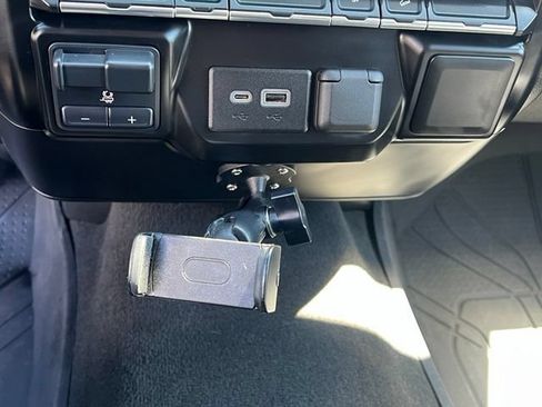 Used 2020 Chevrolet Silverado 2500 LT w/ Z71 Off-Road Package AWD/4WD image 28