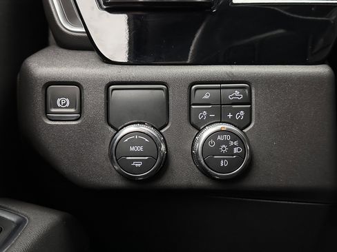 Used 2025 GMC Sierra 1500 SLT RWD image 18
