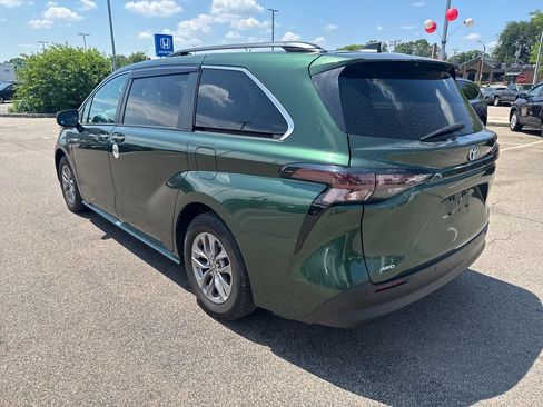 Used 2023 Toyota Sienna XLE w/ XLE Plus Package AWD/4WD image 5