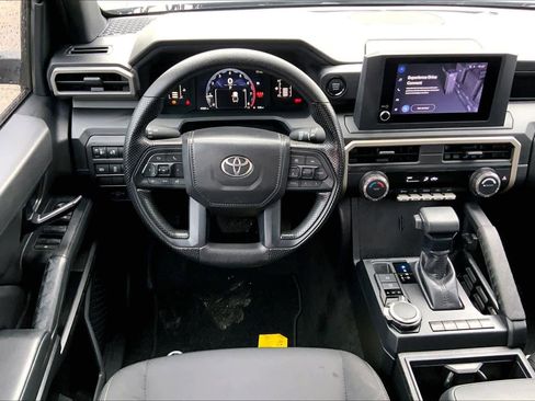 Used 2025 Toyota Tacoma SR image 5