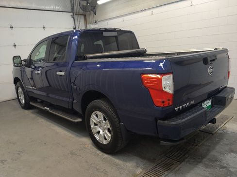 Used 2019 Nissan Titan SV w/ SV Convenience Package AWD/4WD image 3