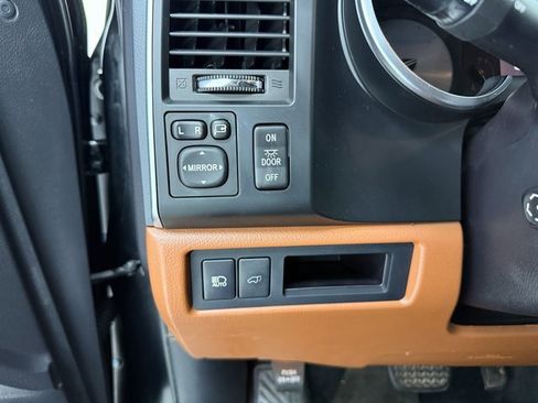 Used 2018 Toyota Sequoia Platinum image 11