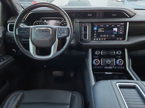 Used 2021 GMC Yukon Denali w/ Denali Premium Package image 18