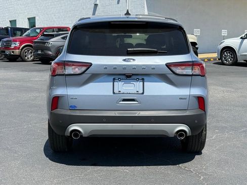 Used 2022 Ford Escape SE w/ Cold Weather Package FWD image 5