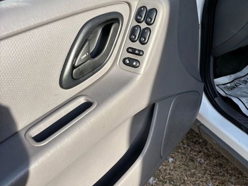 Used 2002 Ford Escape XLS image 12
