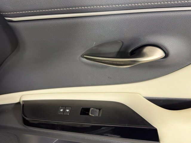 Used 2025 Lexus ES 350 w/ Premium Package FWD image 32
