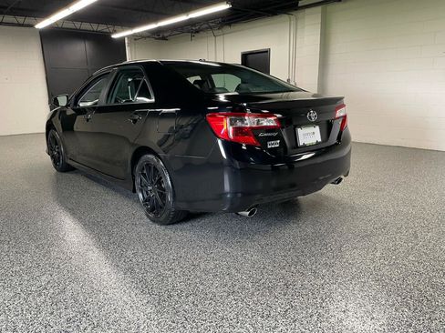 Used 2013 Toyota Camry SE w/ Leather Pkg FWD image 5