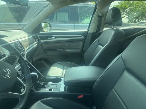 Used 2023 Volkswagen Atlas SE w/ Black Wheel Package FWD image 4