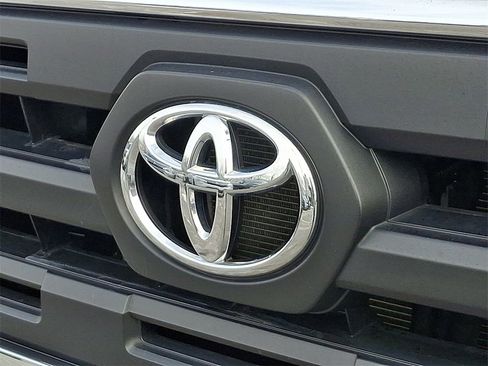 Used 2017 Toyota Tacoma SR5 w/ Tow Package image 32