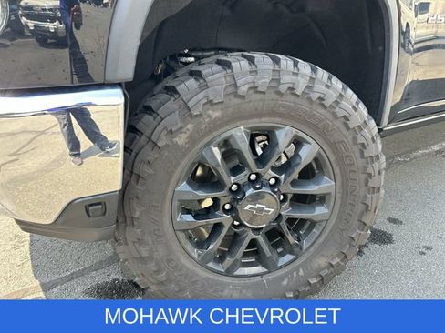 Used 2025 Chevrolet Silverado 2500 LTZ w/ LTZ Convenience Package AWD/4WD image 35