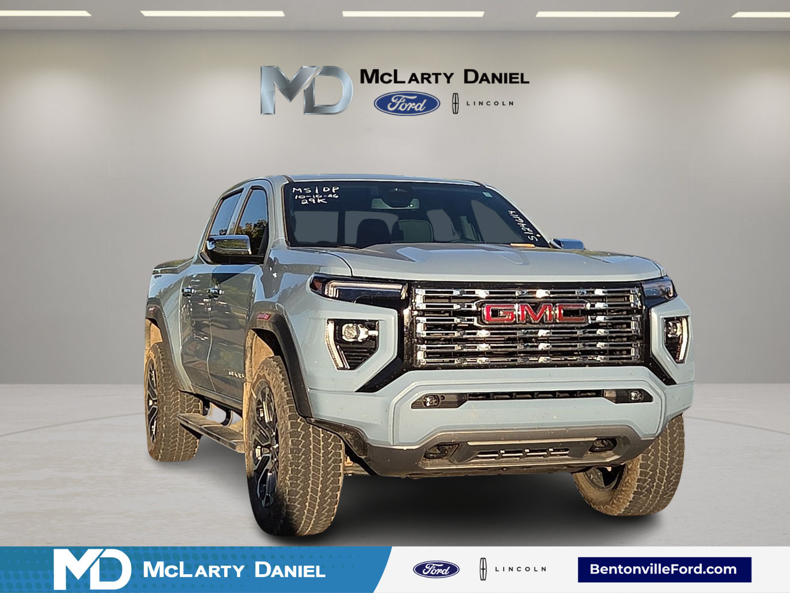 Used 2025 GMC Canyon Denali AWD/4WD image 1