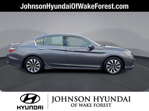 Used 2017 Honda Accord Touring image 5