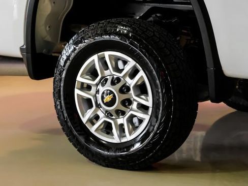 Used 2025 Chevrolet Silverado 2500 LT w/ Convenience Package AWD/4WD image 50