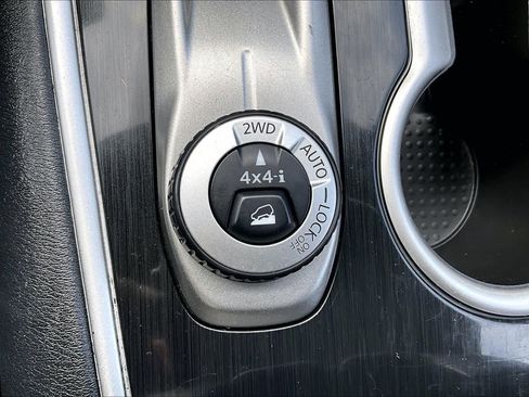 Used 2018 Nissan Pathfinder SV AWD/4WD image 34
