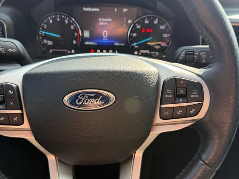 Used 2022 Ford Explorer XLT w/ Equipment Group 202A AWD/4WD image 17