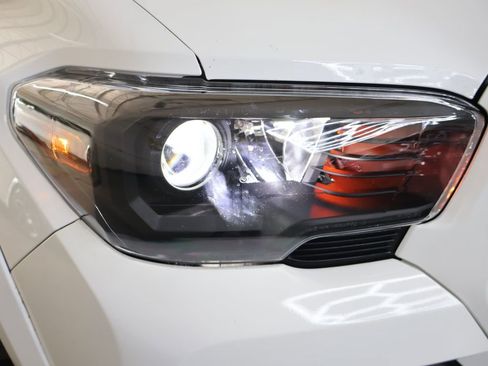 Used 2017 Toyota Tacoma SR5 w/ Tow Package image 25