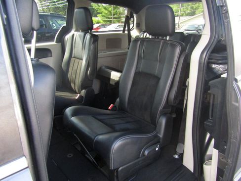 Used 2017 Dodge Grand Caravan SXT FWD image 18