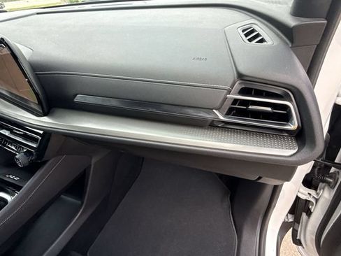 Used 2025 Chevrolet Traverse LT FWD image 30