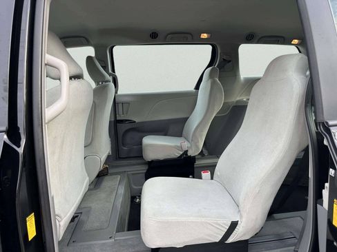 Used 2014 Toyota Sienna L FWD image 12