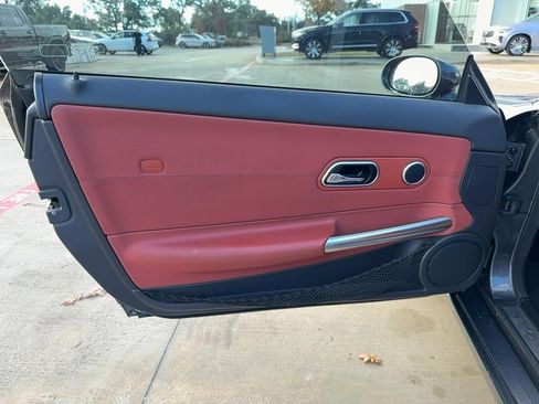 Used 2005 Chrysler Crossfire Limited image 12