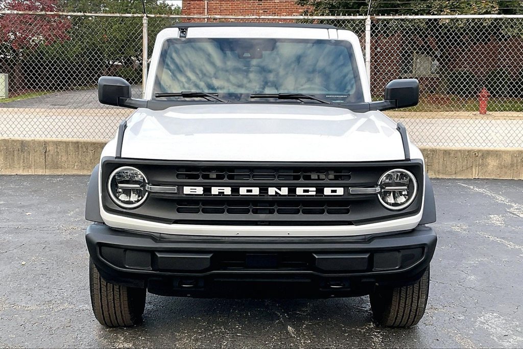 Used 2025 Ford Bronco 2-Door AWD/4WD image 2