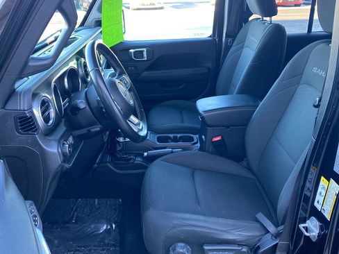 Used 2019 Jeep Wrangler Unlimited Sahara image 7