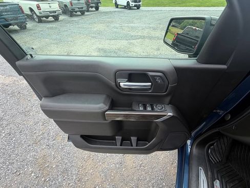 Used 2022 Chevrolet Silverado 1500 RST w/ LPO, Blackout Package AWD/4WD image 5