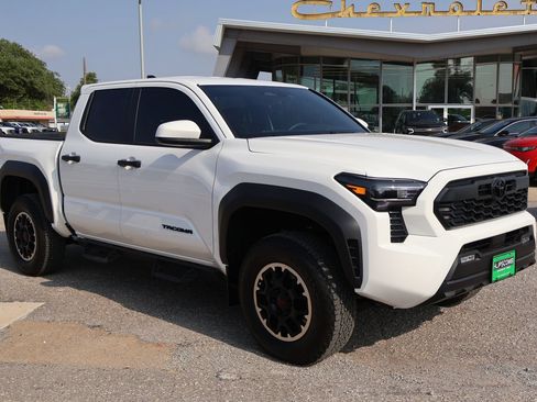 Used 2024 Toyota Tacoma TRD Off-Road AWD/4WD image 5