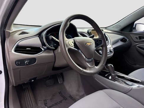 Used 2016 Chevrolet Malibu LT image 9