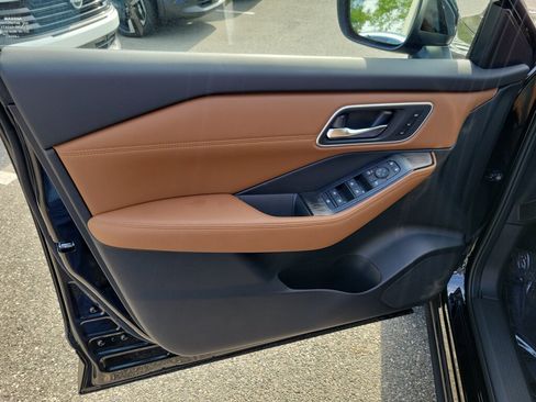 New 2026 Nissan Rogue Platinum AWD/4WD image 16